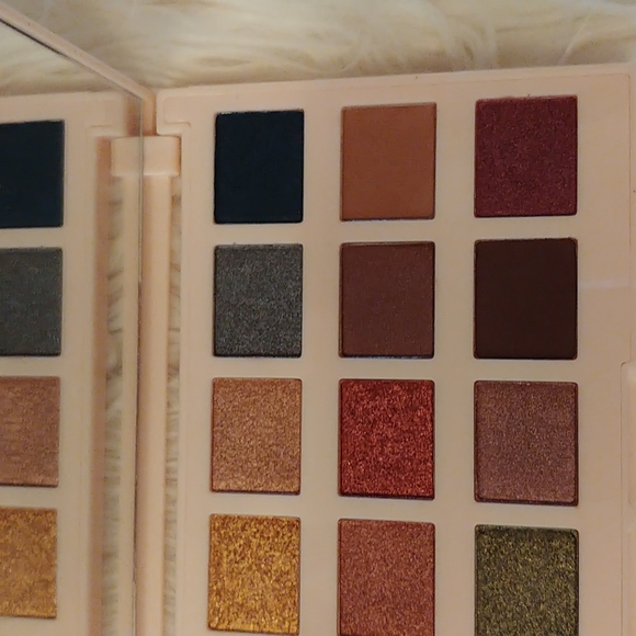 💝FIRM! NWT CIATE LONDON THE EDITOR EYESHADOW PALETTE LIMITED EDITION - Picture 15 of 15